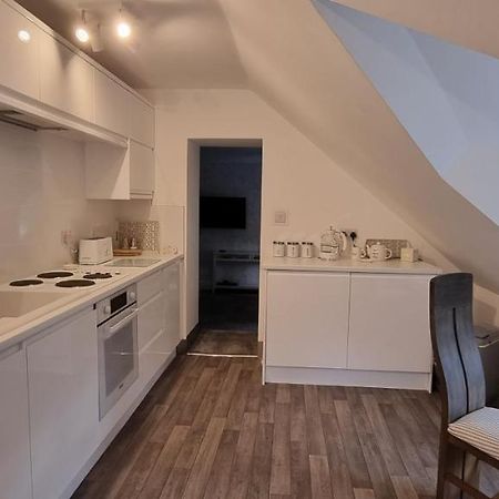 Modern And Spacious 2 Bedroom Apartment With Free Parking Llansantffraid Llansantffraid Glyn Ceiriog المظهر الخارجي الصورة
