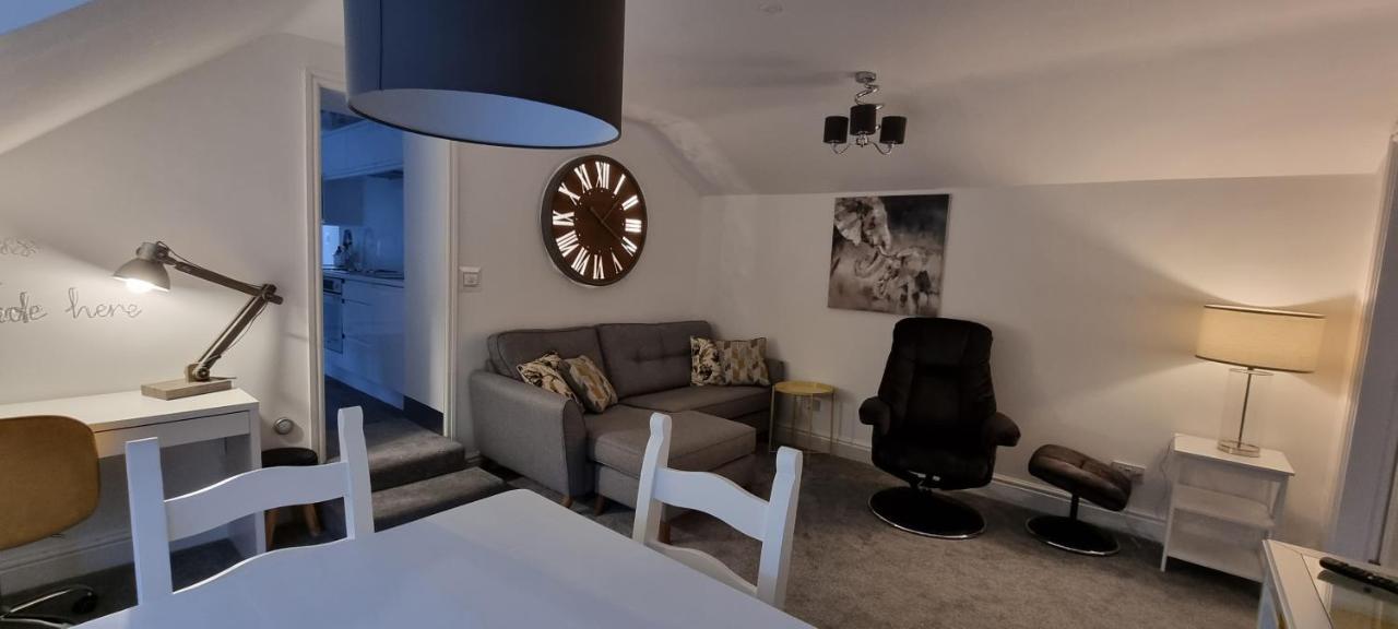 Modern And Spacious 2 Bedroom Apartment With Free Parking Llansantffraid Llansantffraid Glyn Ceiriog المظهر الخارجي الصورة