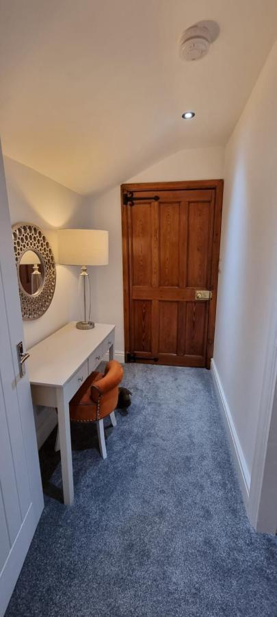 Modern And Spacious 2 Bedroom Apartment With Free Parking Llansantffraid Llansantffraid Glyn Ceiriog المظهر الخارجي الصورة
