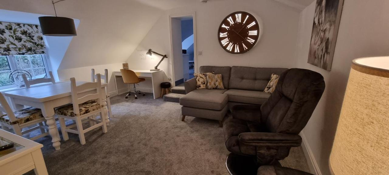 Modern And Spacious 2 Bedroom Apartment With Free Parking Llansantffraid Llansantffraid Glyn Ceiriog المظهر الخارجي الصورة