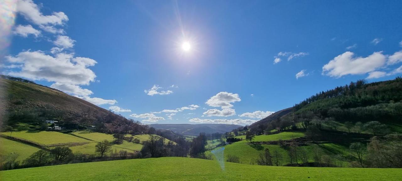 Modern And Spacious 2 Bedroom Apartment With Free Parking Llansantffraid Llansantffraid Glyn Ceiriog المظهر الخارجي الصورة