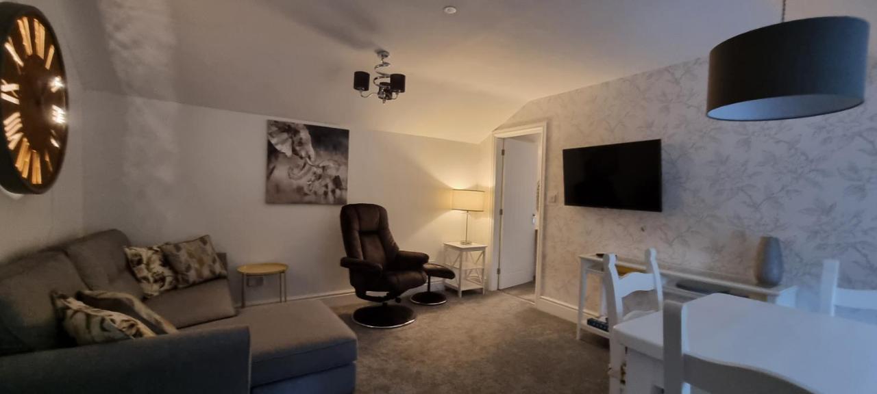 Modern And Spacious 2 Bedroom Apartment With Free Parking Llansantffraid Llansantffraid Glyn Ceiriog المظهر الخارجي الصورة